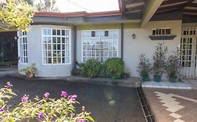 Hostel Bouganvilia Bed And Breakfast